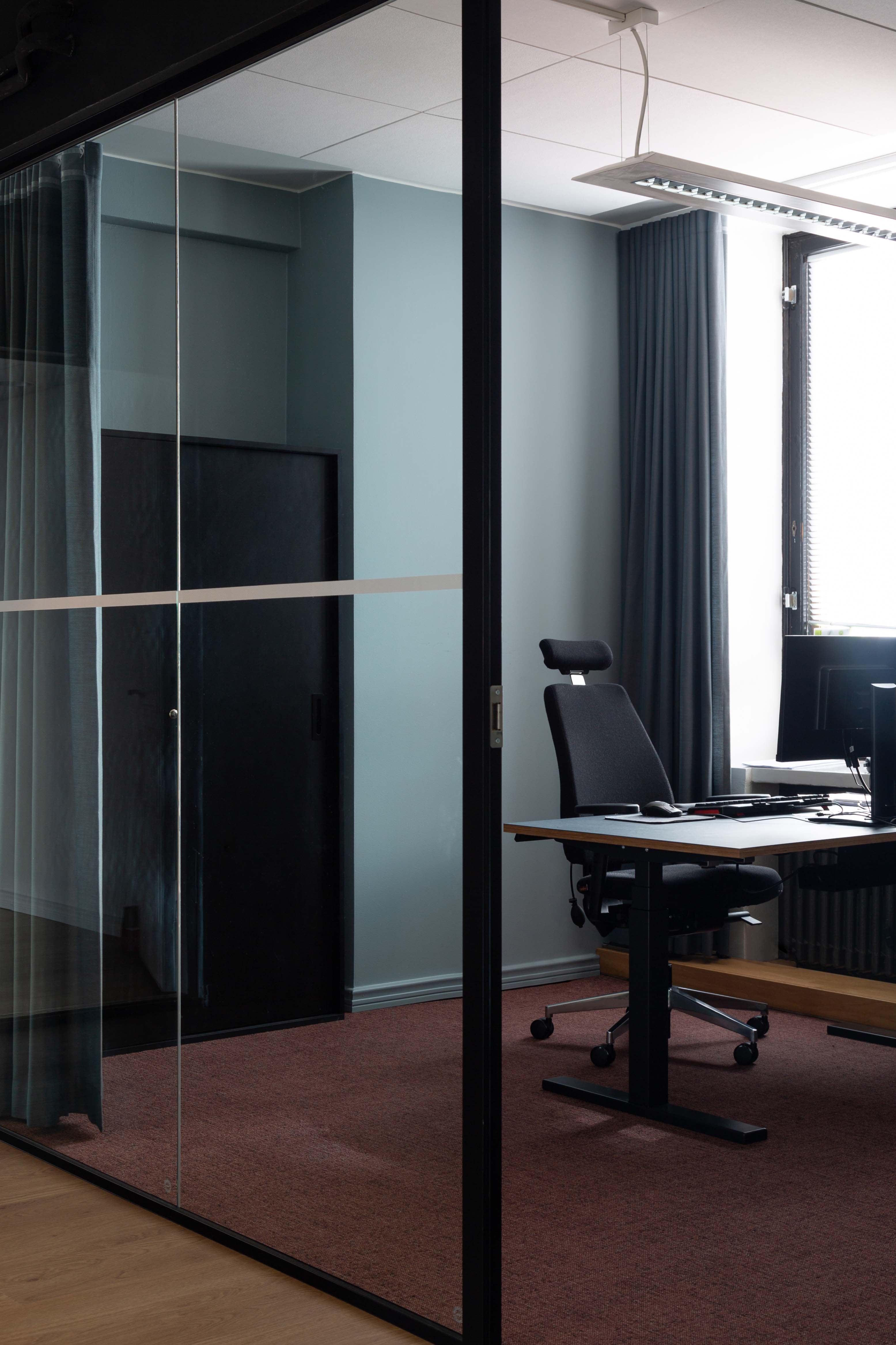 Air Dice office private work room