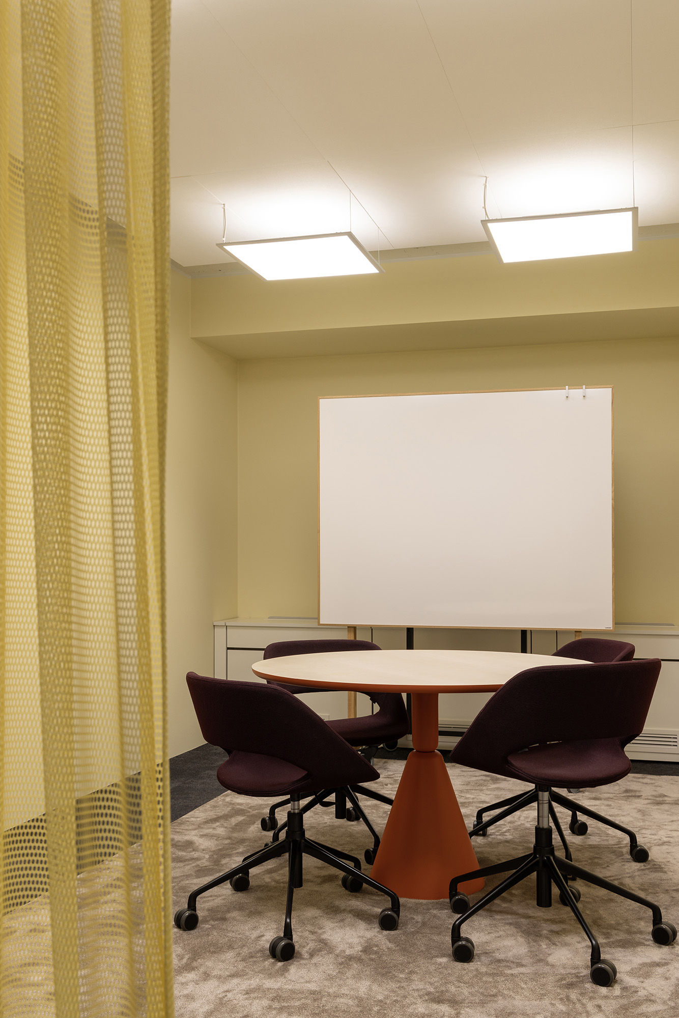 Howspace office design collaborative meeting room