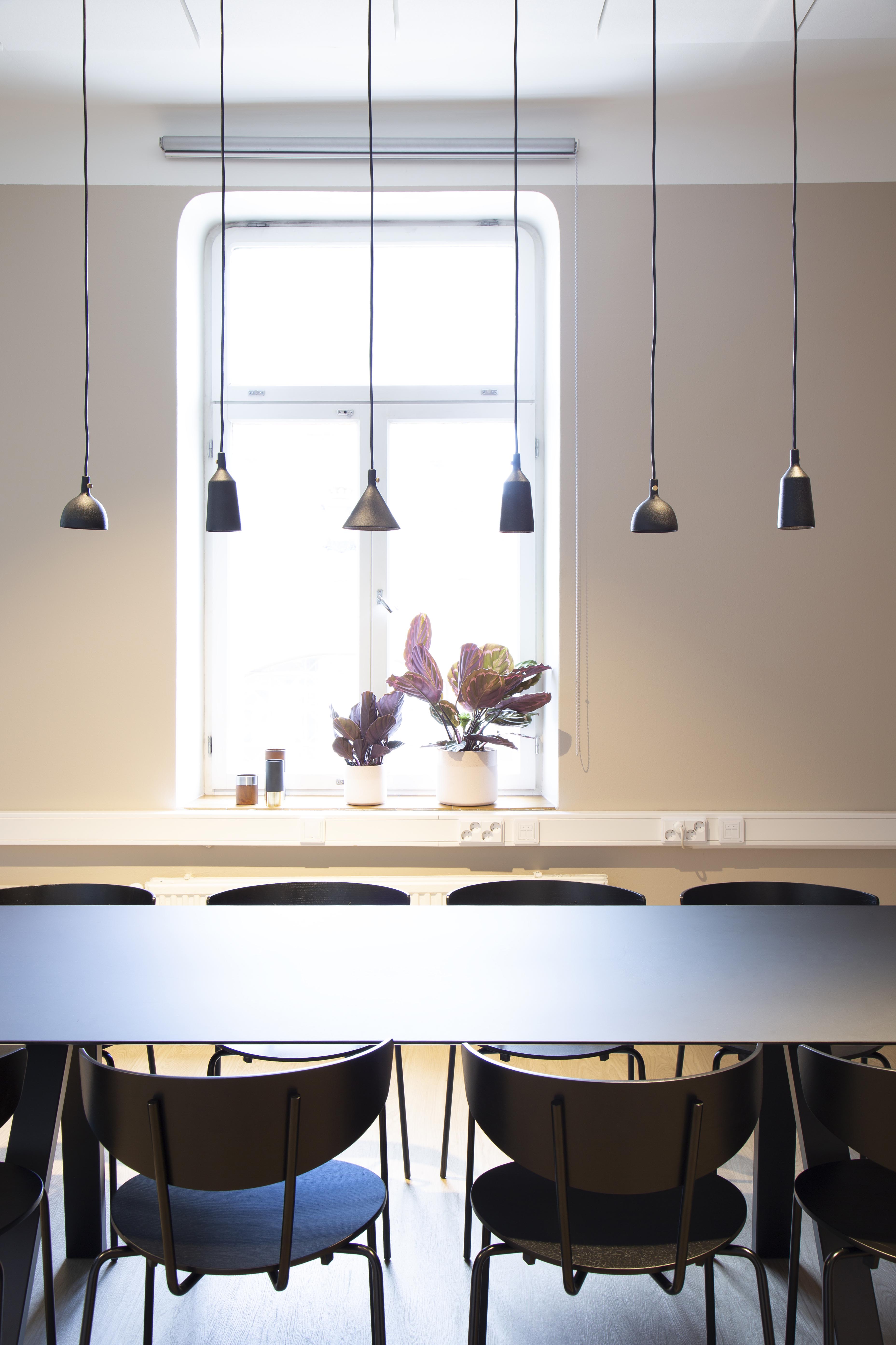 MedEngine office meeting room lamps