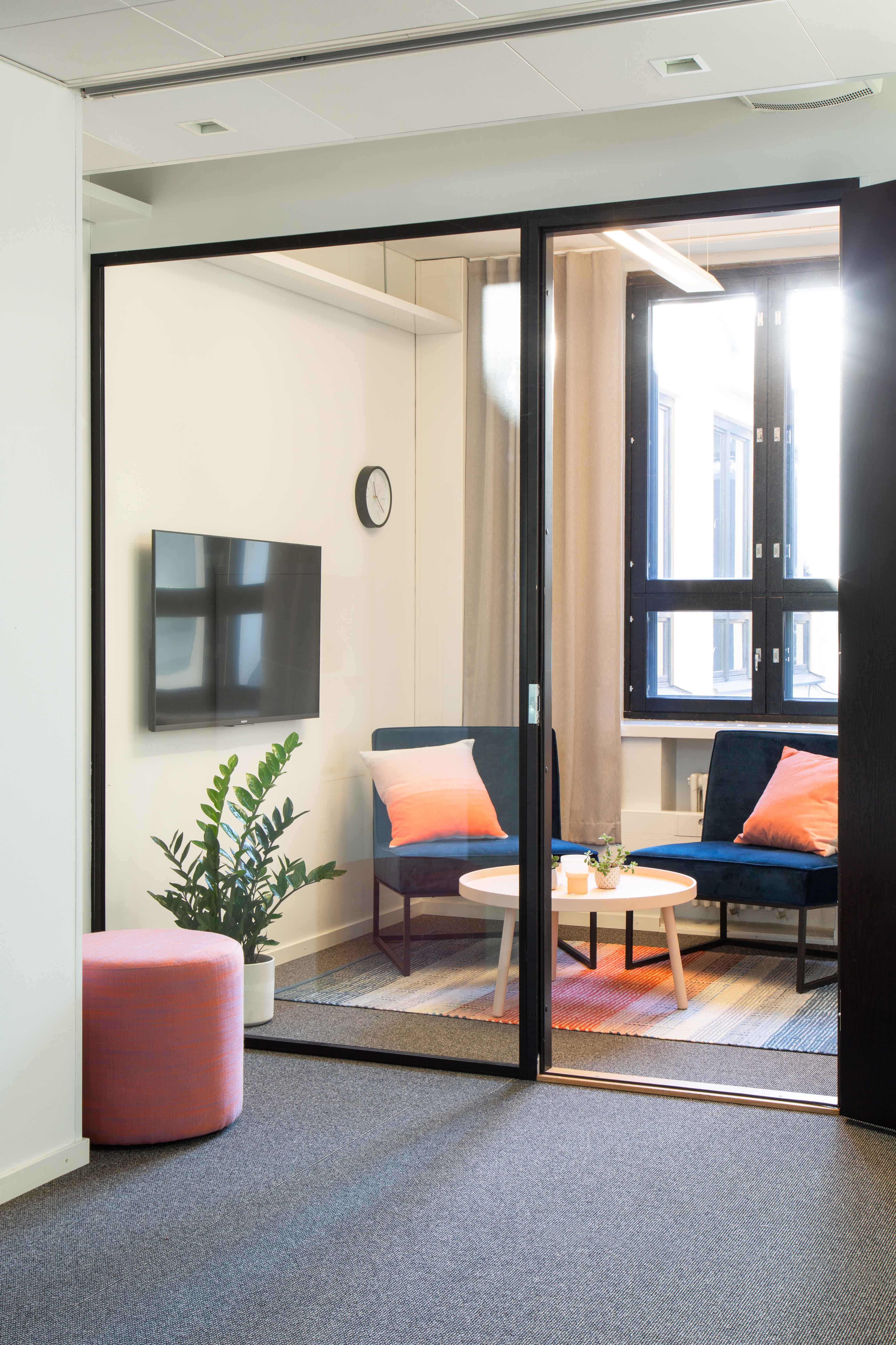 Netlight office meeting room small