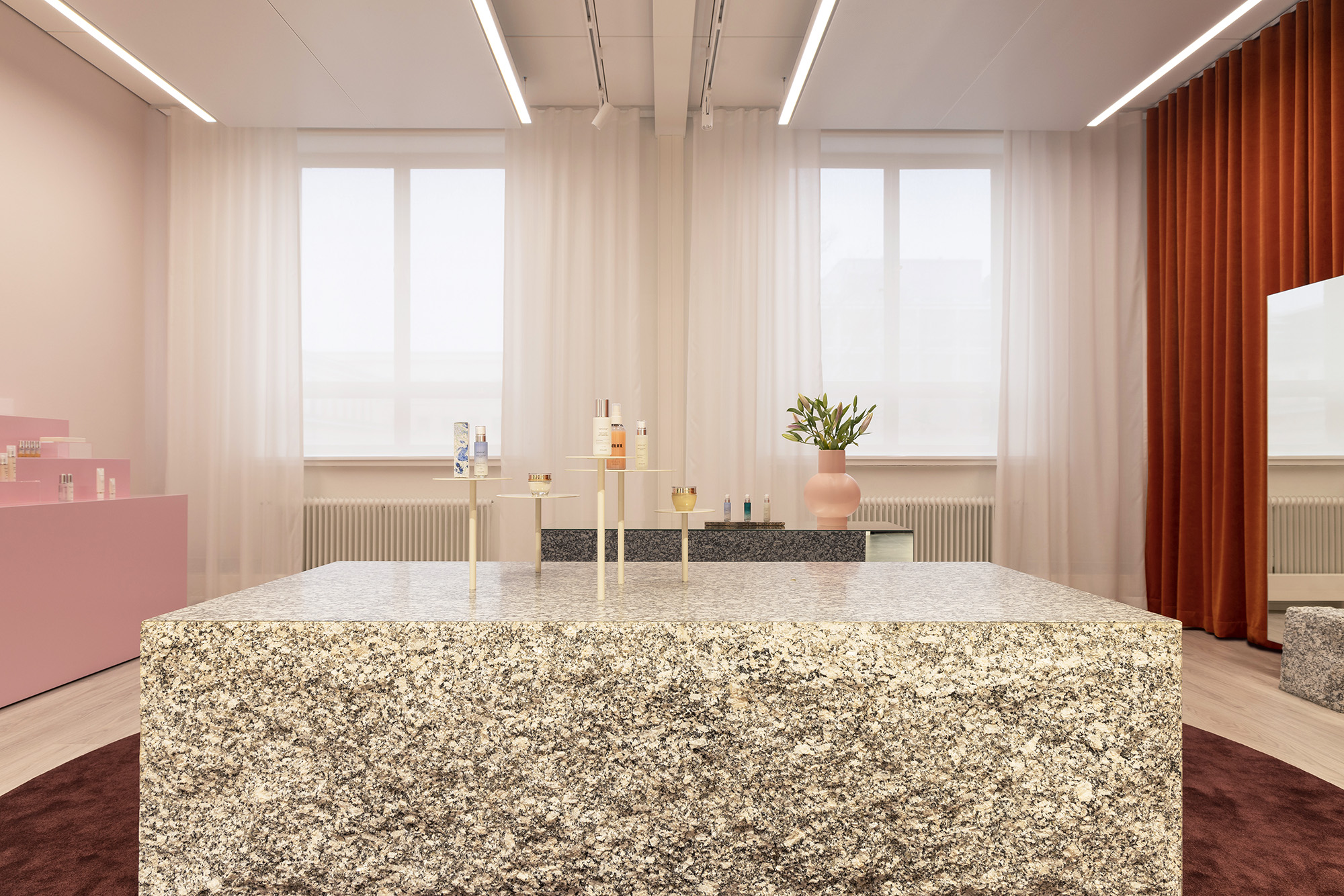 Oriflame showroom design rock podium