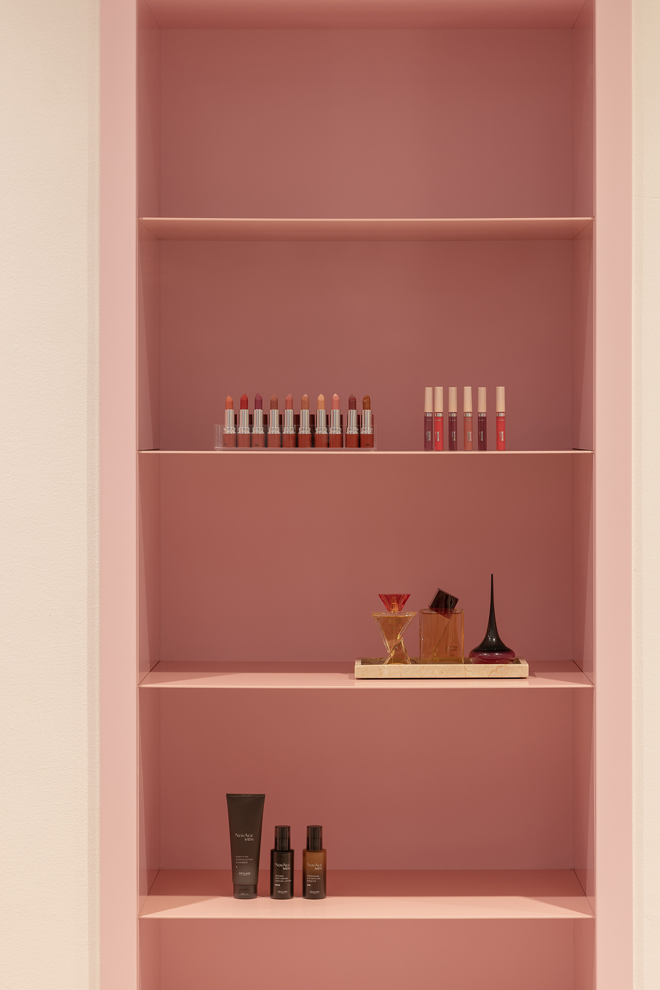Oriflame showroom design wall shelving display