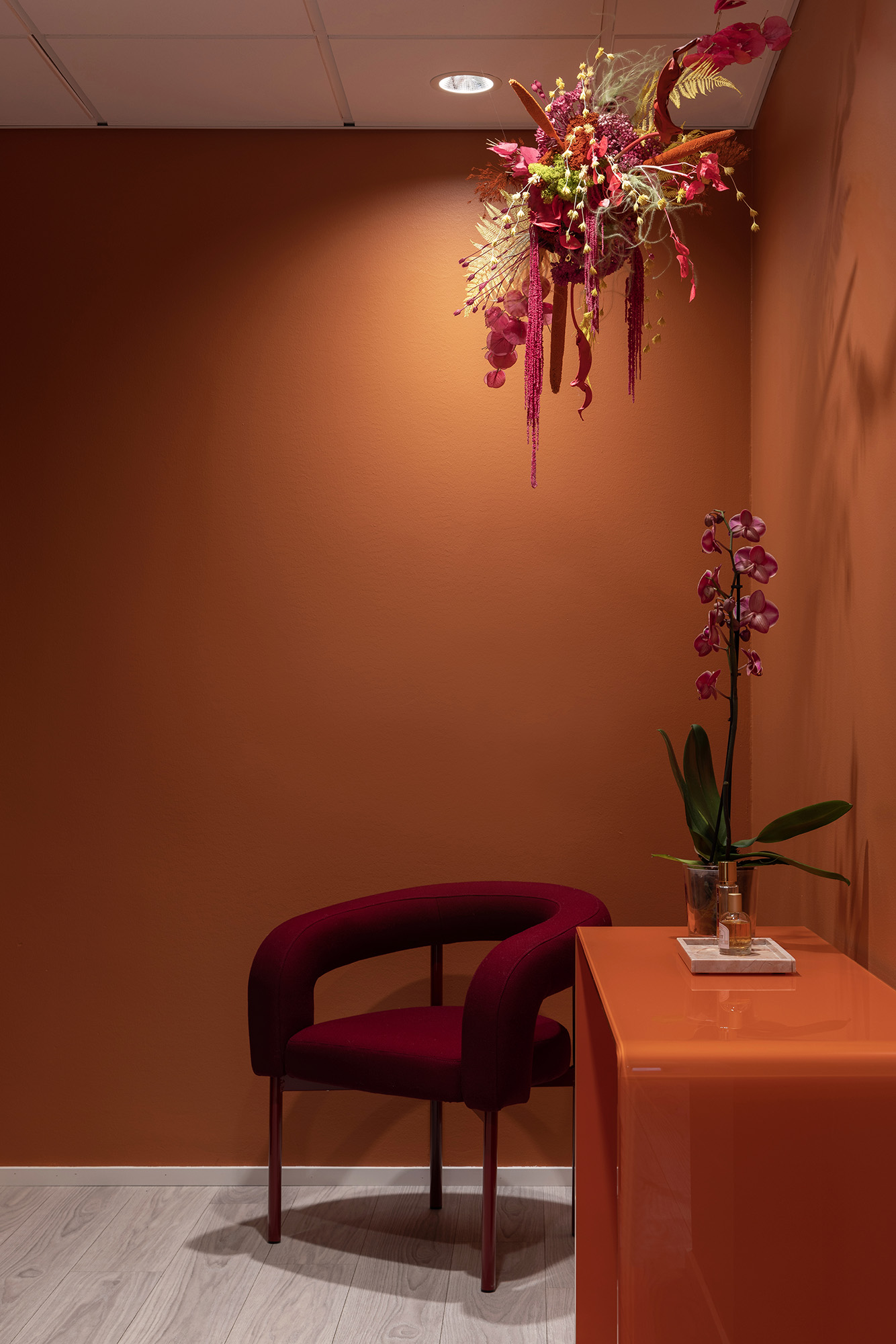 Oriflame showroom design waiting corner plants