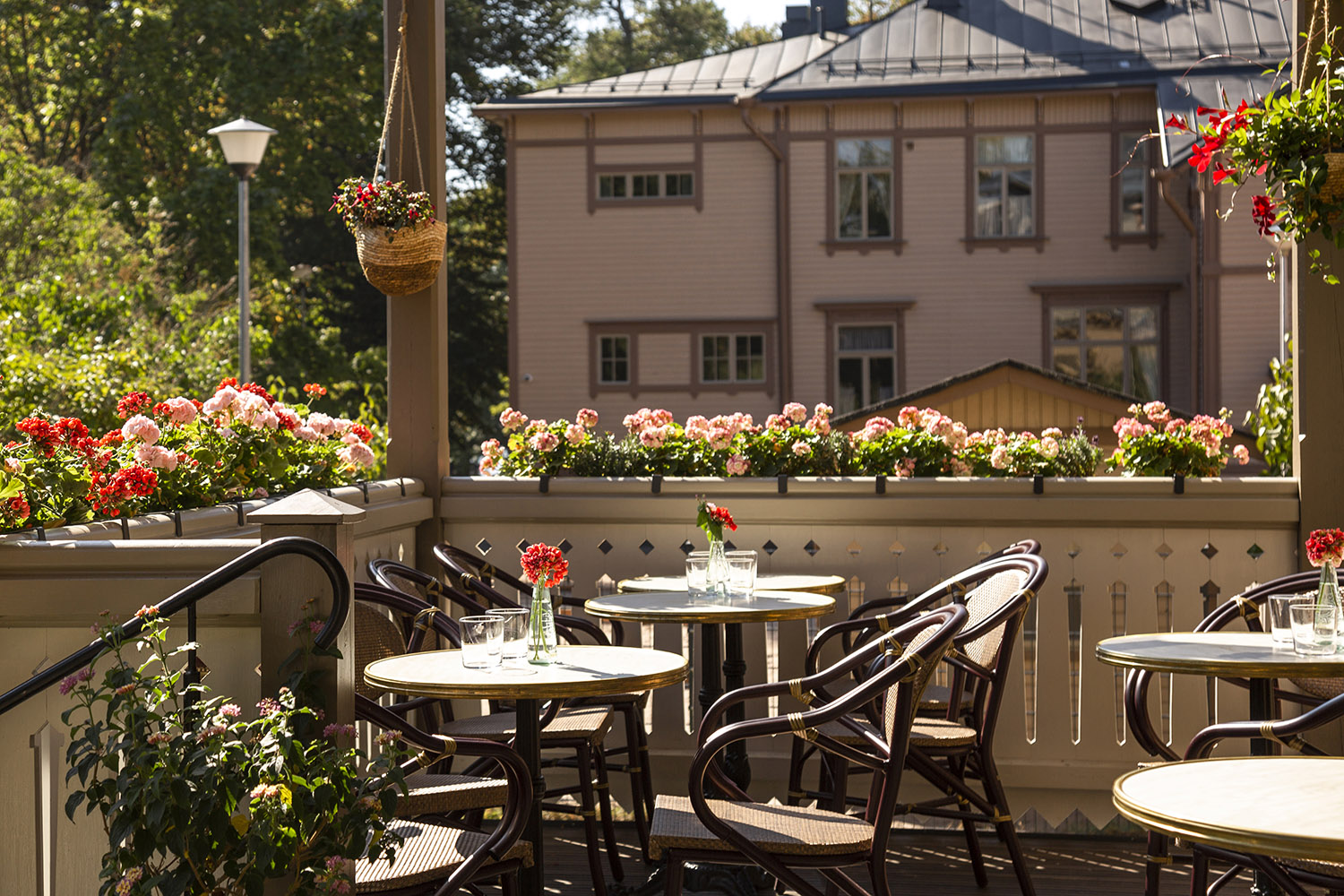 Restaurant Elm Puistokatu terrace wide