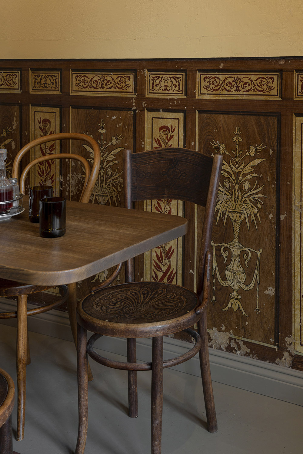 Restaurant Elm Puistokatu vintage chairs