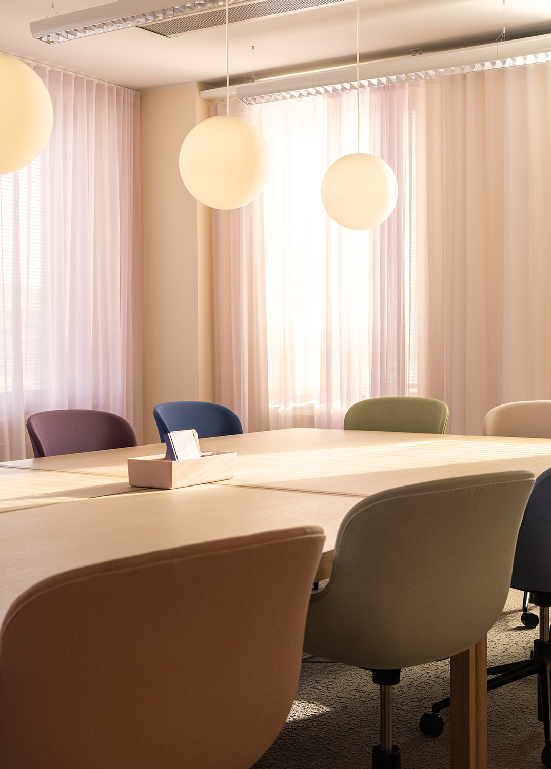 Sievo office design meeting room big Confetti