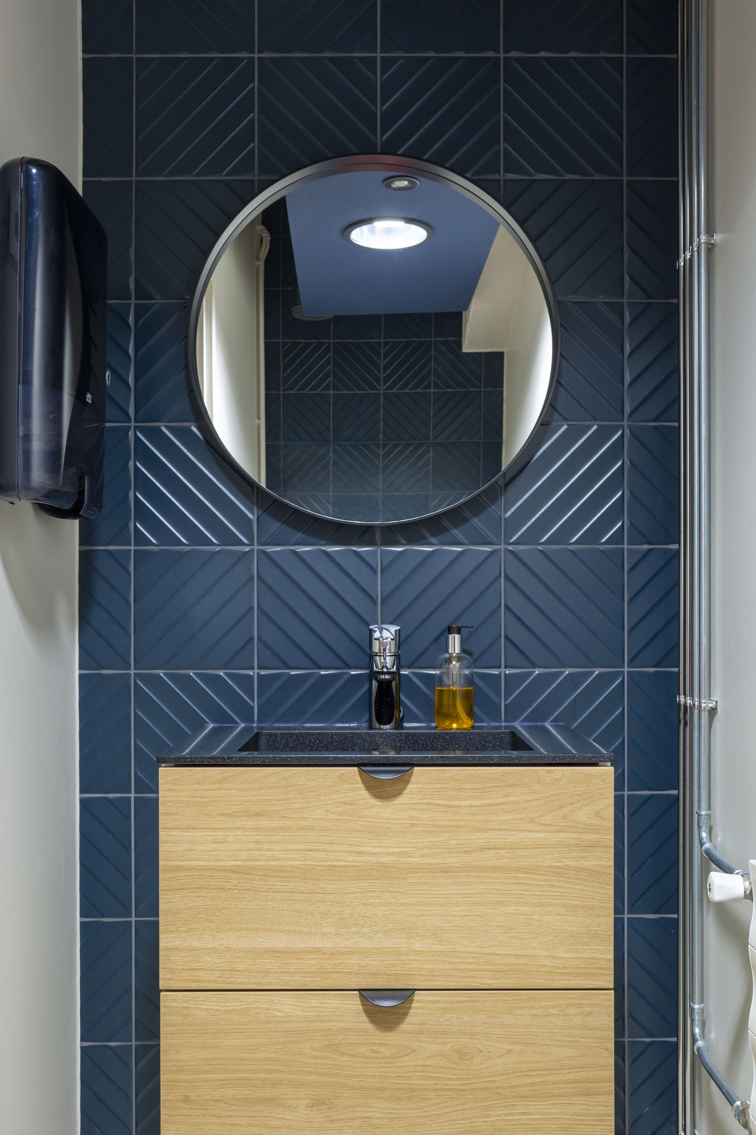 Supermetrics office toilet wc tiles