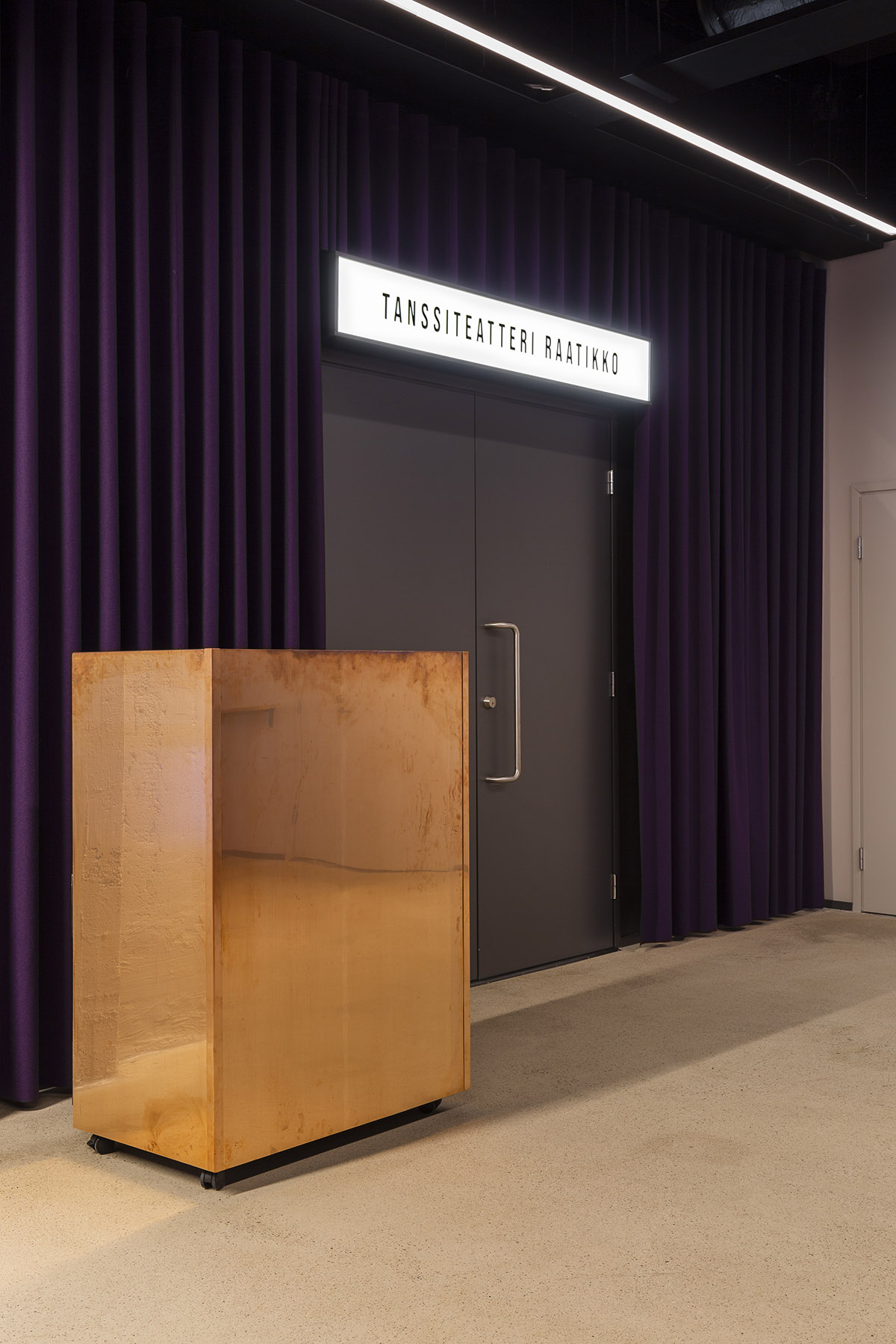 Teatteri Silkkitehdas Teatteri Vantaa Raatikko foyer design lobby ticket booth
